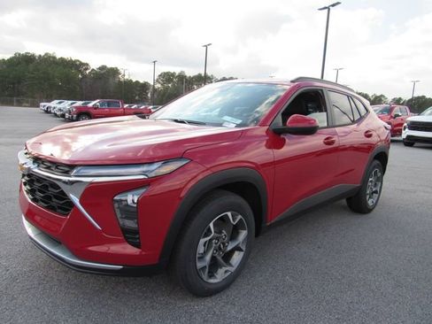 New 2026 Chevrolet Trax LT w/ Driver Confidence Package image 10