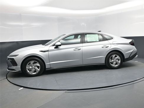 Certified 2025 Hyundai Sonata SE image 3