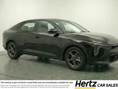Used 2025 Kia K4 LXS image 1