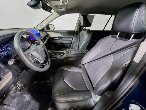 Certified 2024 Toyota Grand Highlander AWD image 18