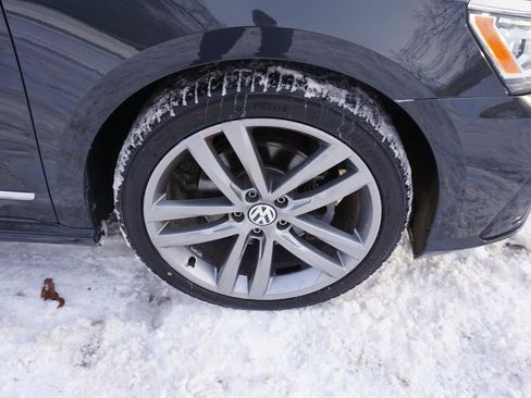 Used 2017 Volkswagen Passat 1.8T R-Line w/ R-Line Lighting Package image 12