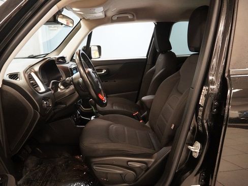 Used 2020 Jeep Renegade Latitude w/ Cold Weather Group image 5