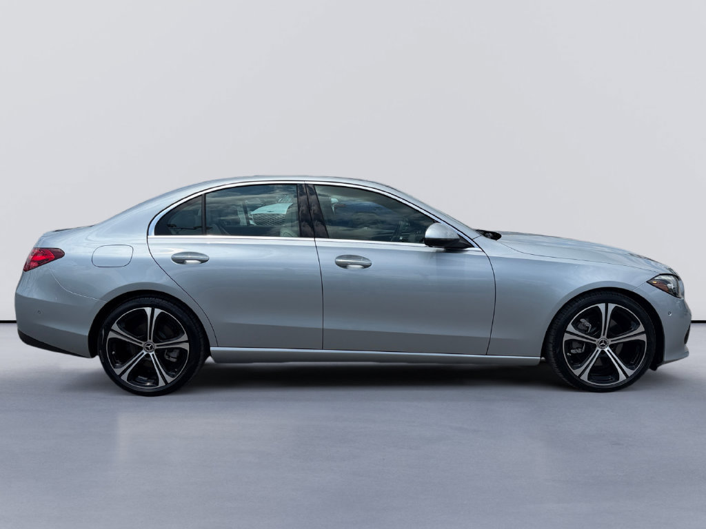 Used 2025 Mercedes-Benz C 300 4MATIC Sedan image 2