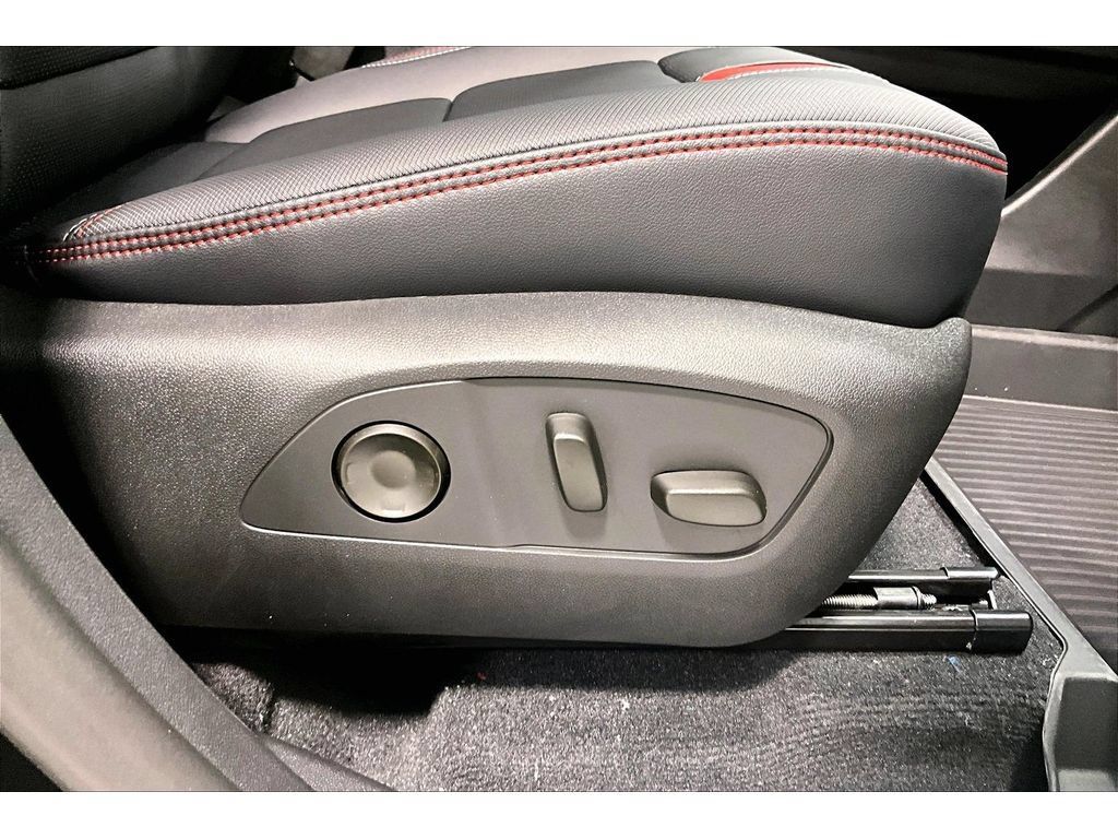 New 2026 Chevrolet Traverse RS w/ LPO, Floor Liner Package FWD image 54