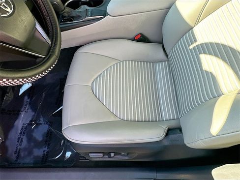 Used 2024 Toyota Camry SE image 18