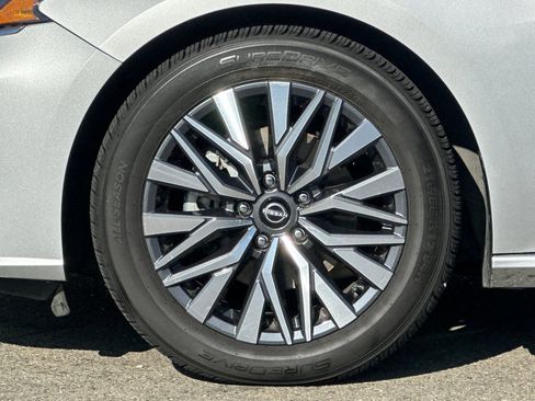 Used 2023 Nissan Altima 2.5 SV image 32