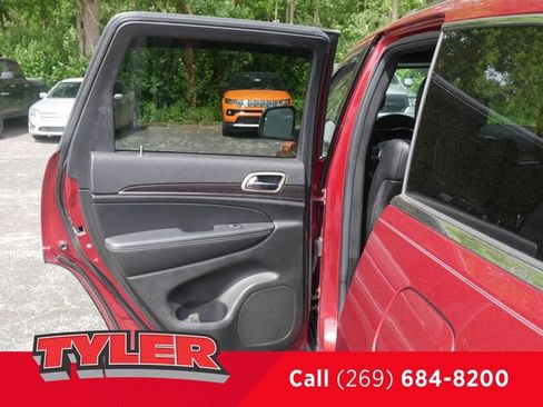 Used 2015 Jeep Grand Cherokee Limited w/ Luxury Group II AWD/4WD image 19