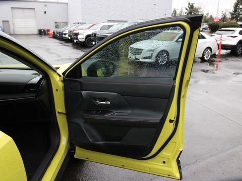 Used 2025 Nissan Kicks SR image 18