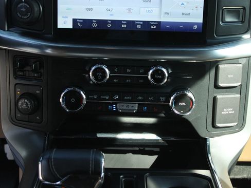 Used 2022 Ford F150 Lariat image 19