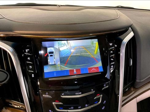 Used 2019 Cadillac Escalade ESV Premium Luxury w/ LPO, Radiant Package AWD/4WD image 31