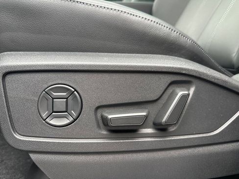 New 2025 Audi Q5 Premium image 16