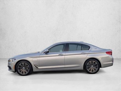Used 2019 BMW 530e w/ Premium Package image 9