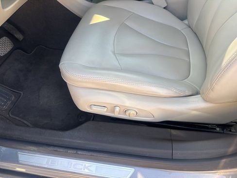 Used 2017 Buick LaCrosse Preferred image 16