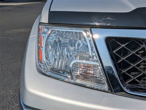 Used 2019 Nissan Frontier SL image 10