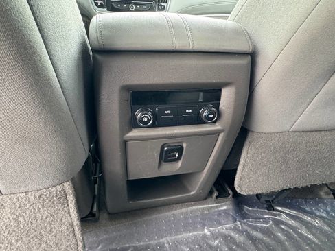 Used 2018 Chevrolet Traverse LT AWD/4WD image 16