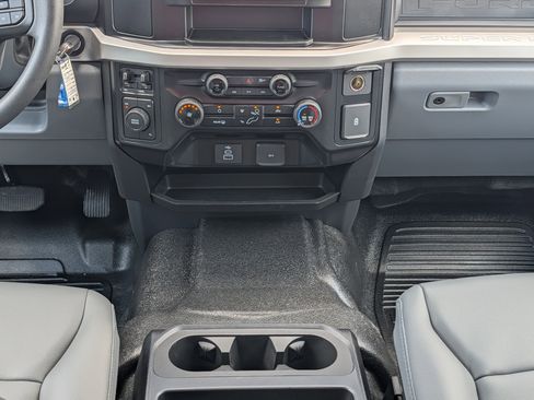 New 2026 Ford F350 XL w/ XL Chrome Package image 18