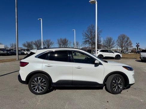 Used 2020 Ford Escape Titanium image 10