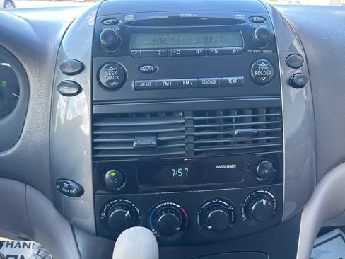 Used 2009 Toyota Sienna LE FWD image 12