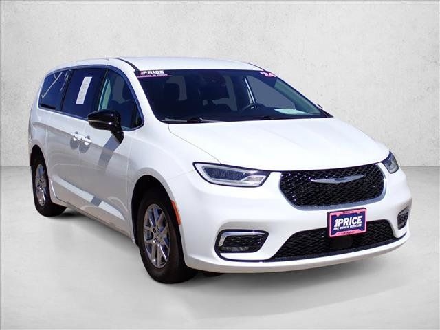 Used 2024 Chrysler Pacifica Touring-L FWD image 6