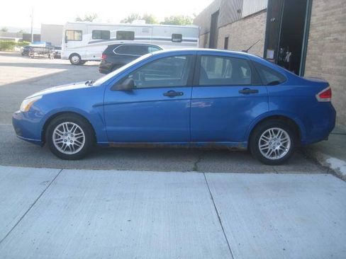 Used 2010 Ford Focus SE FWD image 7