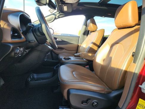 Used 2020 Chrysler Pacifica Limited w/ Advanced Safetytec Group image 8