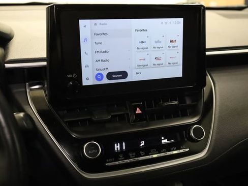 Used 2024 Toyota Corolla Cross SE image 19