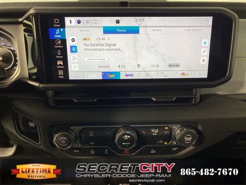 New 2025 Jeep Gladiator Sport image 20