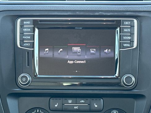 Used 2017 Volkswagen Jetta SE FWD image 21