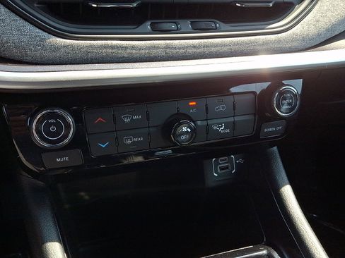 Certified 2023 Jeep Compass Latitude image 15