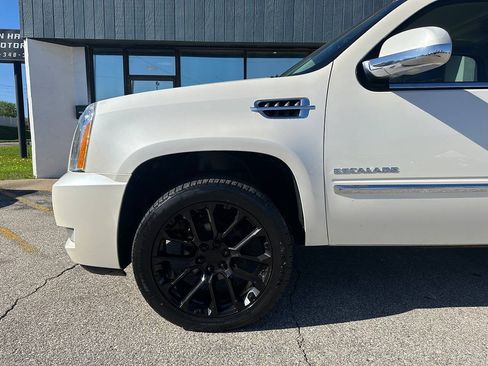 Used 2014 Cadillac Escalade Platinum AWD/4WD image 13