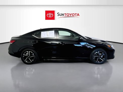 Used 2024 Nissan Sentra SV FWD image 2
