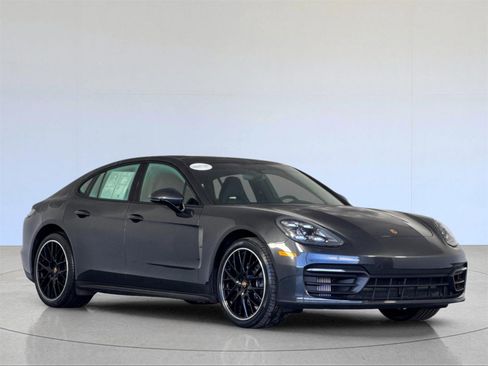 Used 2022 Porsche Panamera 4 Platinum Edition image 10