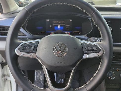 Certified 2022 Volkswagen Taos SE image 28
