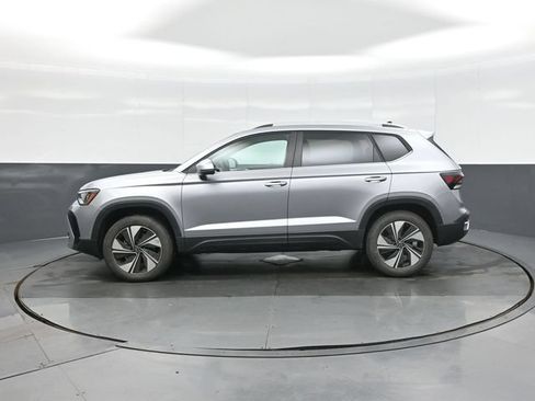 New 2026 Volkswagen Taos SE AWD/4WD image 4