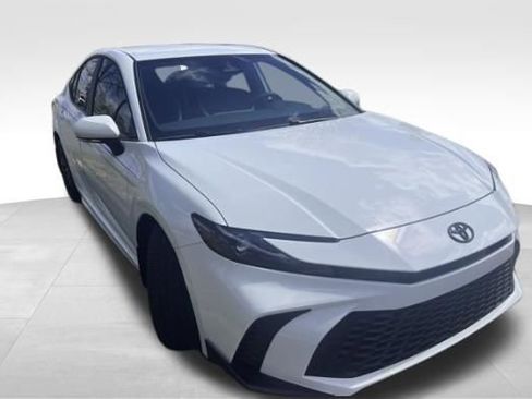 Used 2026 Toyota Camry SE image 9
