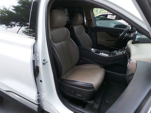 Used 2022 Hyundai Santa Fe Limited FWD image 17