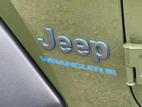 Used 2024 Jeep Wrangler Unlimited Rubicon 4xe w/ Convenience Group AWD/4WD image 29