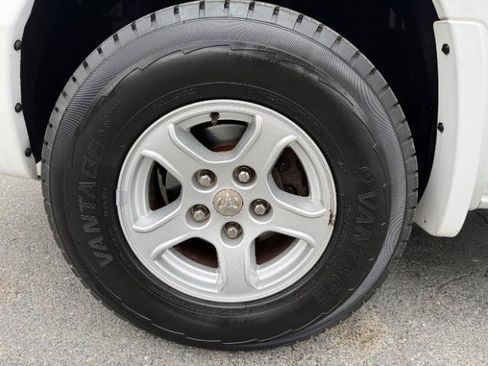 Used 2005 Dodge Dakota SLT image 28