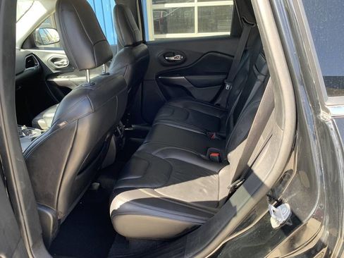 Used 2019 Jeep Cherokee Limited image 11
