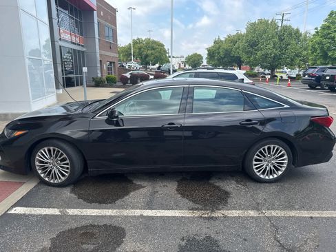 Used 2022 Toyota Avalon Limited w/ Advanced Safety Package FWD image 7