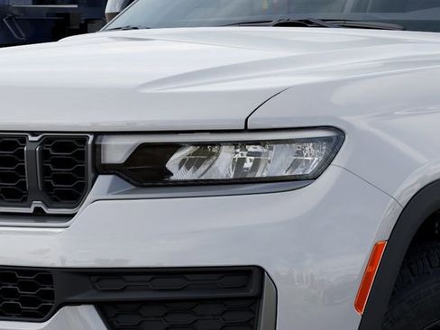 New 2026 Jeep Grand Cherokee Altitude image 10