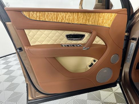 Certified 2017 Bentley Bentayga AWD/4WD image 17
