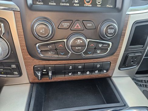 Used 2013 RAM 1500 Laramie w/ Convenience Group image 17