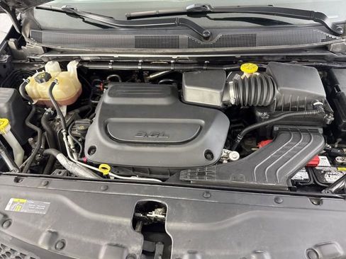 Used 2019 Chrysler Pacifica Touring-L image 33