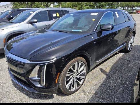 Used 2024 Cadillac Lyriq Luxury w/ LPO, Floor Liner Package AWD/4WD image 3