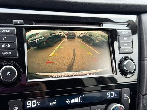 Used 2018 Nissan Rogue SV image 13