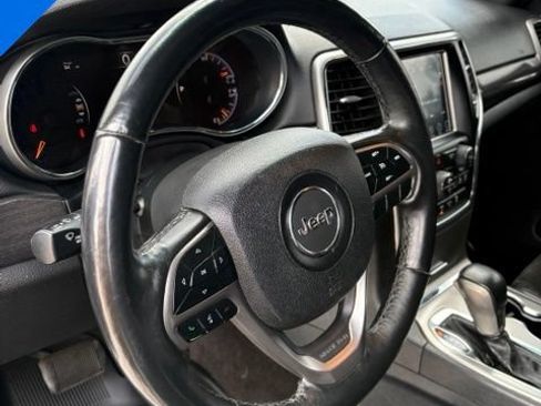 Used 2018 Jeep Grand Cherokee Altitude AWD/4WD image 16