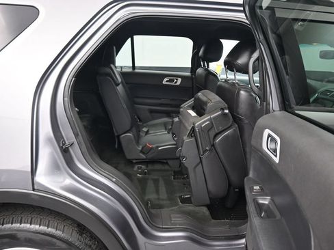 Used 2014 Ford Explorer XLT w/ Equipment Group 202A AWD/4WD image 40