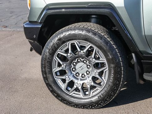 Used 2024 GMC Hummer EV 3X AWD/4WD image 9