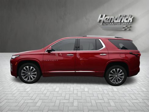 Used 2023 Chevrolet Traverse Premier FWD image 7